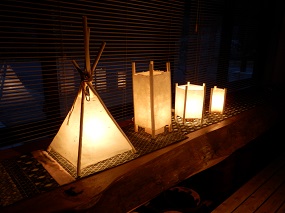 遠野の楮で作るランプシェード、灯りをともして。
