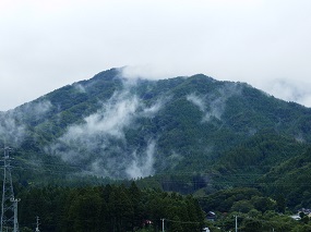往生山にかかる雲