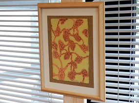 自分で漉いた和紙を使用した版画作品。